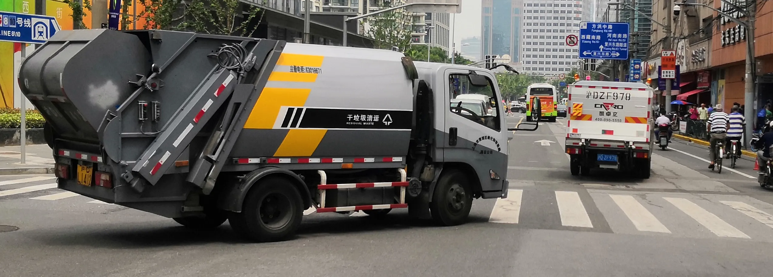 A_residual_waste_truck_and_a_household_food_waste_truck_on_Zhonghua_Road_Shanghai.jpg