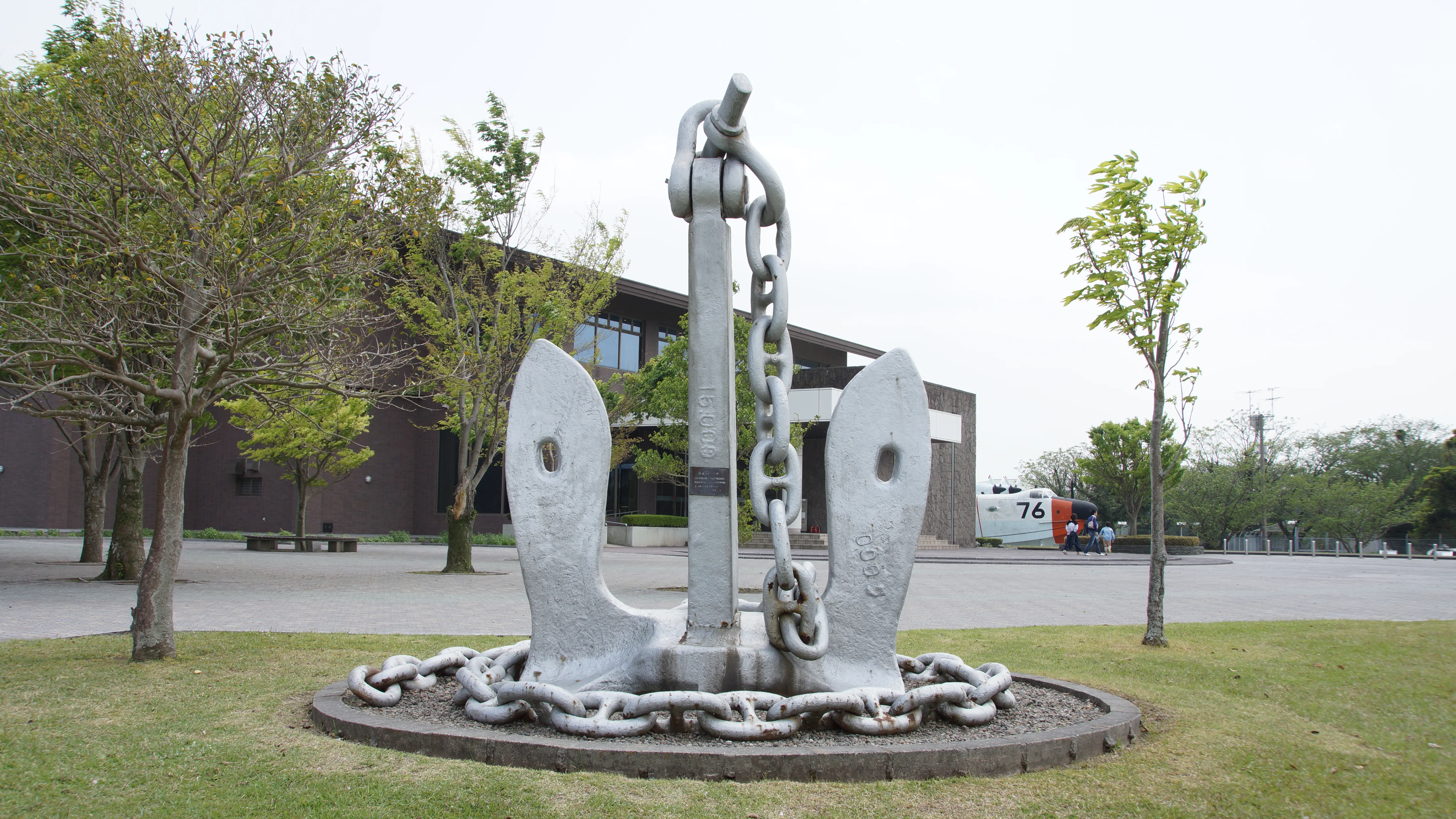 Imperial_Japanese_Navy_Battleship_Hiei_main_anchor_at_JMSDF_Kanoya_Naval_Air_Base_Museum_April_29_2017_02.jpg